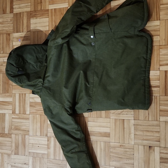 Winter jacket for 7/8 year old - Picture 5 of 5